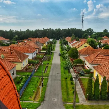 Udvarház Apartman *