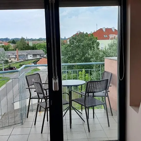Udvarház Apartman Mórahalom
