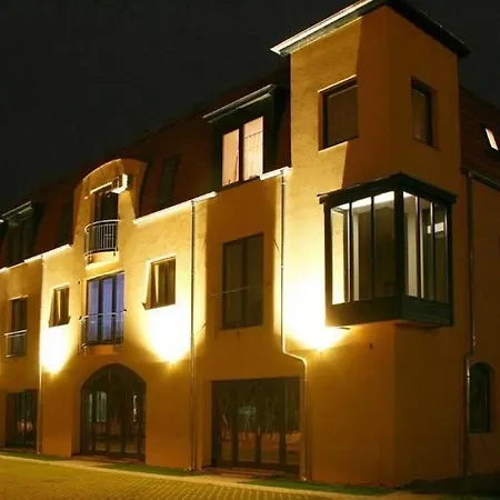 Udvarház Apartman Apartman *