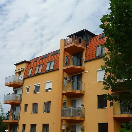 Udvarház Apartman * Mórahalom