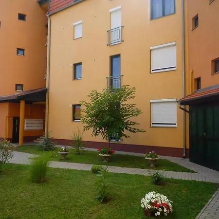 Udvarház Apartman Apartman
