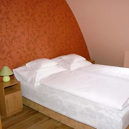 Udvarház Apartman * Mórahalom