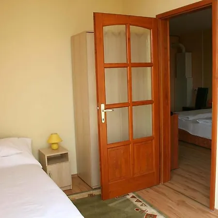Udvarház Apartman Apartman *