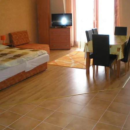 Udvarház Apartman Apartman *