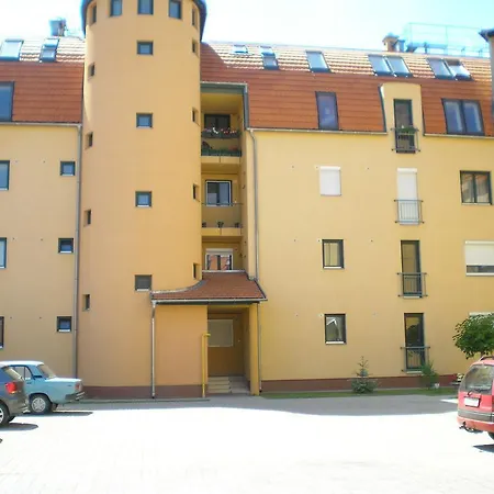 Udvarház Apartman