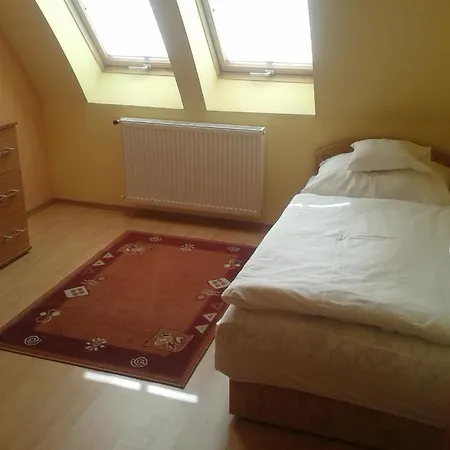 Udvarház Apartman *